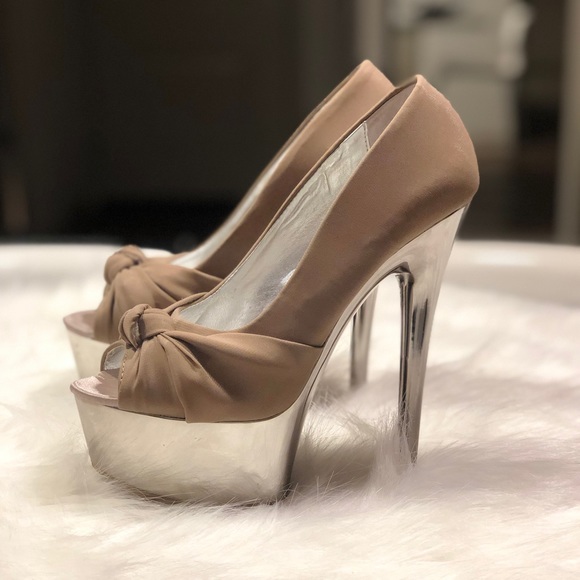 Steve Madden Peep Toe Platforms - Picture 1 of 8